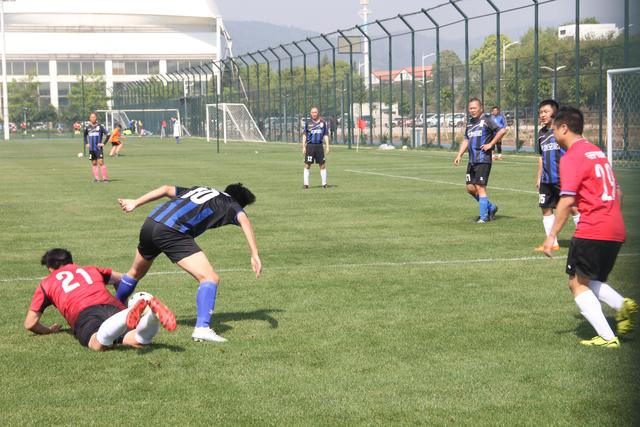 高尔夫球重庆女子公开赛：泰国球手纳塔克里塔逆转夺冠